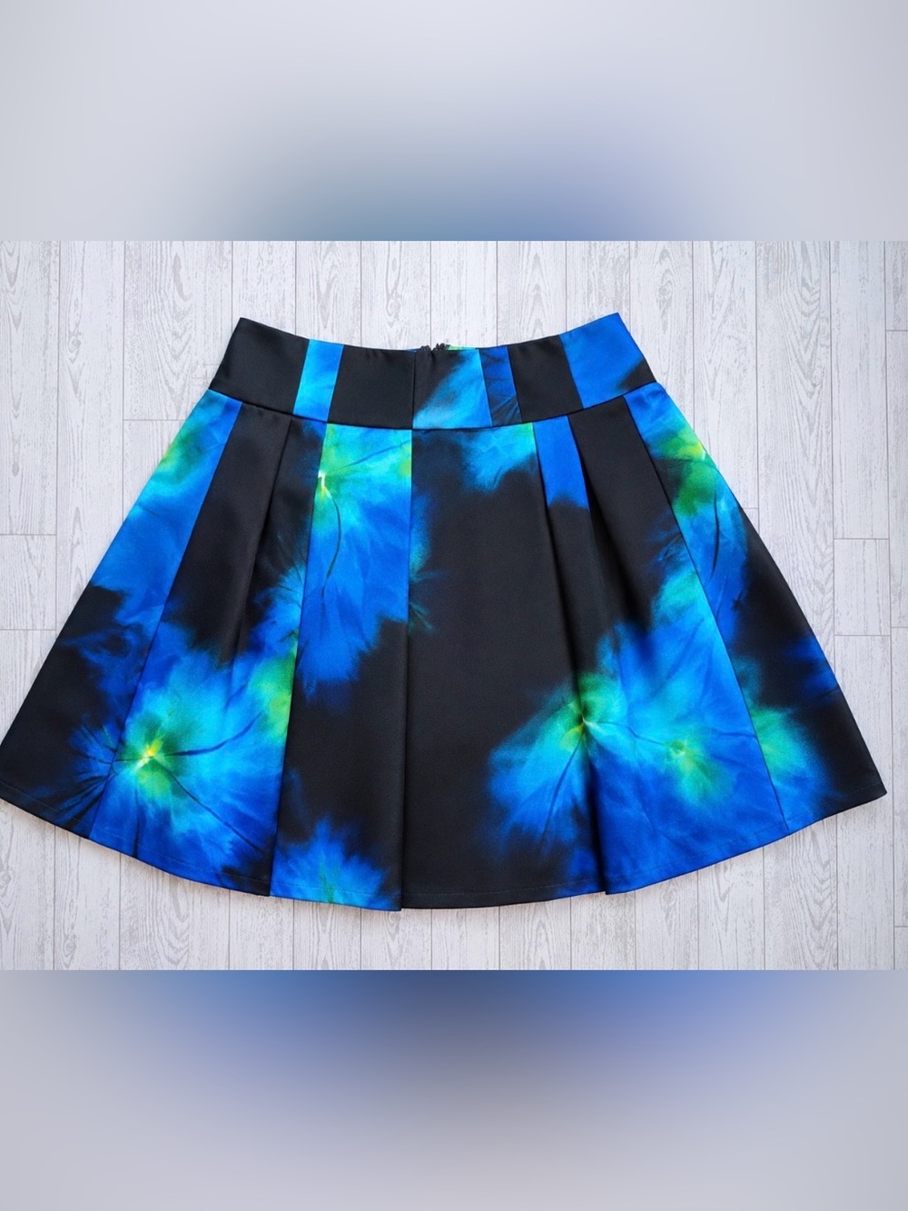 Bold, Water Color, Satin, Blue, Black & Green,  A-Line Skirt w/ Lining - size 6 - Picture 2 of 11